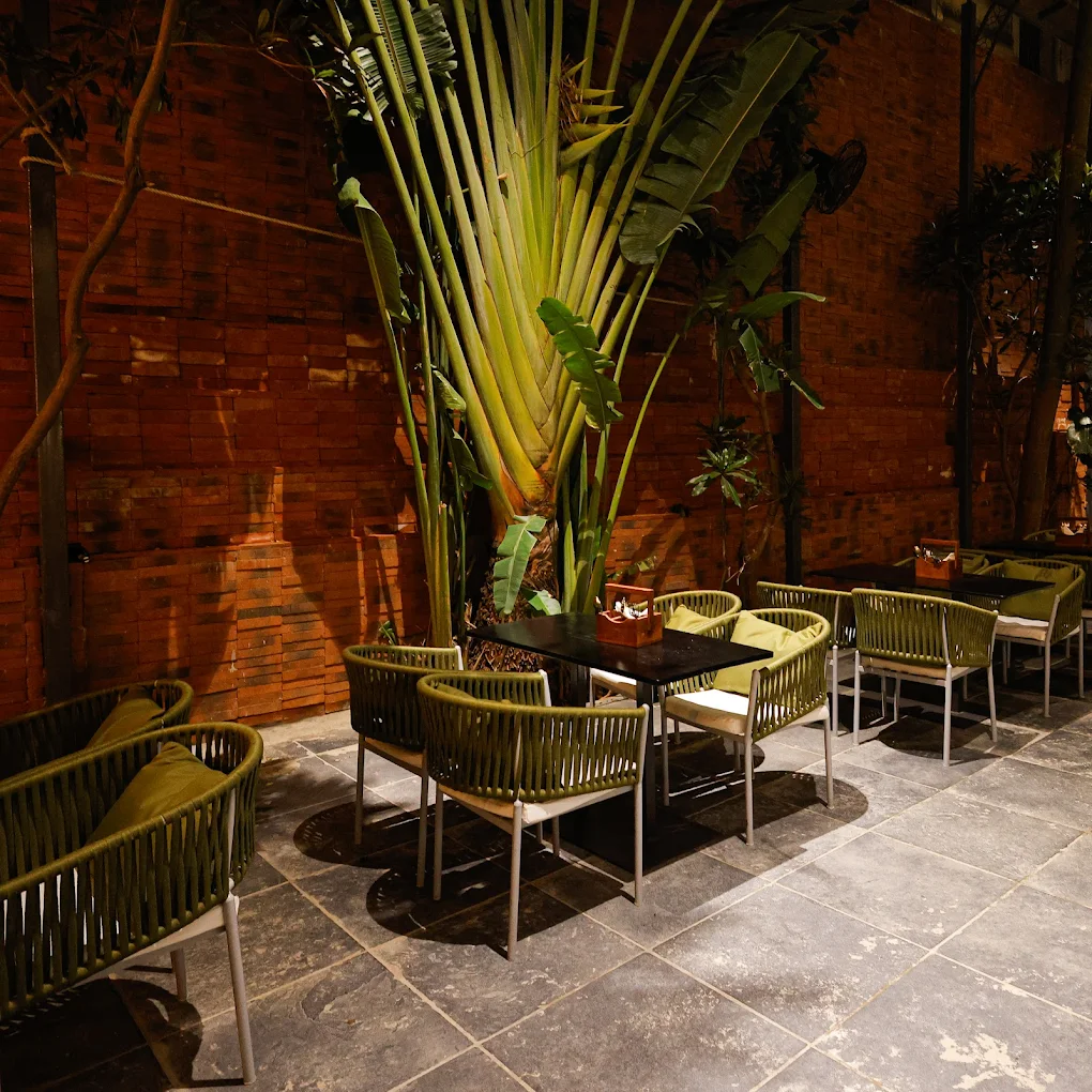 Interior of Etsi Café